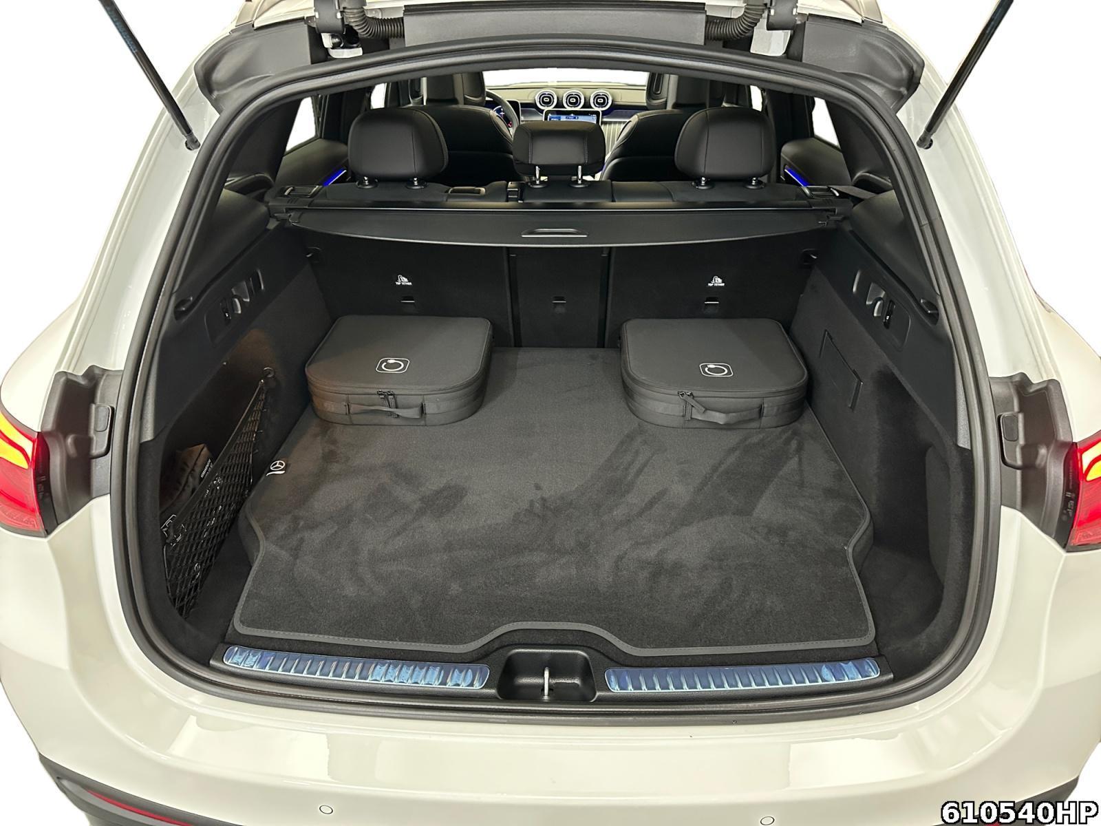 Fahrzeugabbildung Mercedes-Benz GLC 300 e 4M AMG Edition AMG AHK Pano Burmester