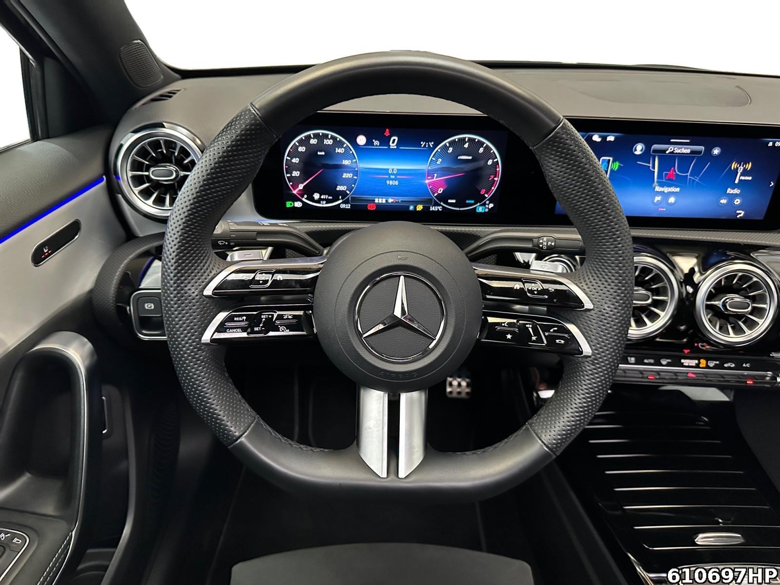 Fahrzeugabbildung Mercedes-Benz A 180 Limousine AMG Night AHK Pano Ambiente 19