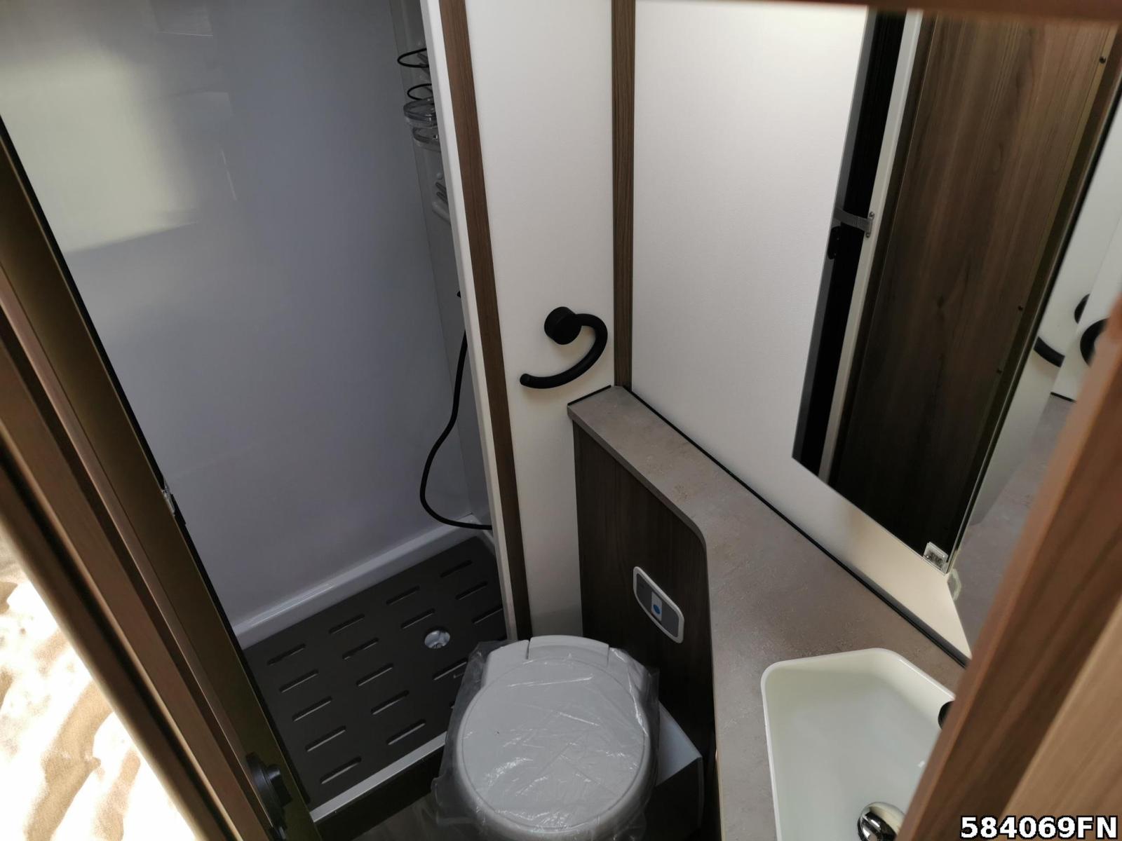 Fahrzeugabbildung Kabe TM Royal X 810 LXL 