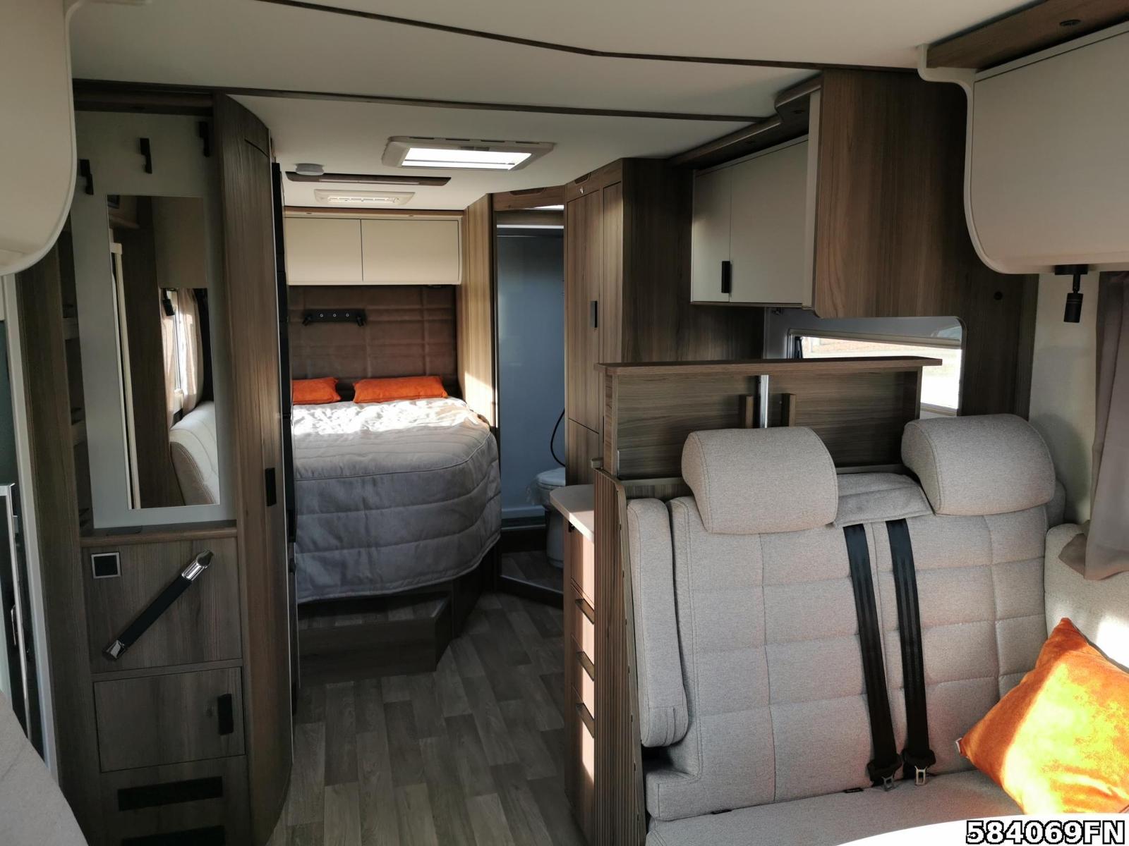 Fahrzeugabbildung Kabe TM Royal X 810 LXL 