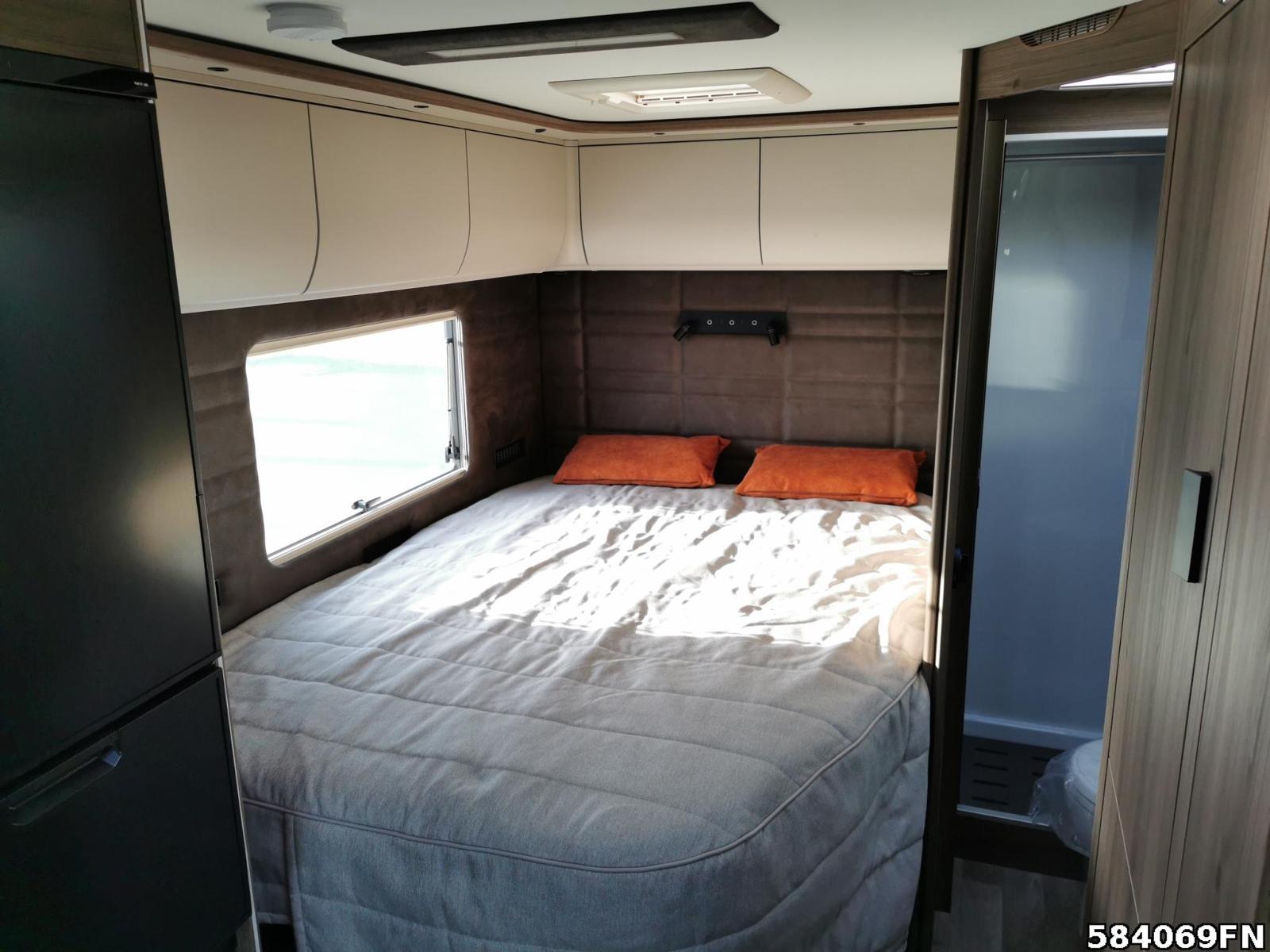 Fahrzeugabbildung Kabe TM Royal X 810 LXL 