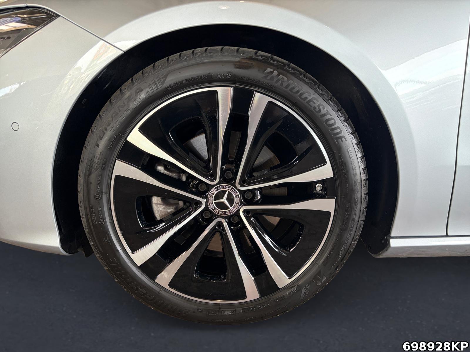 Fahrzeugabbildung Mercedes-Benz CLA 180 Progressive Lenkradhzg Kamera LED 18