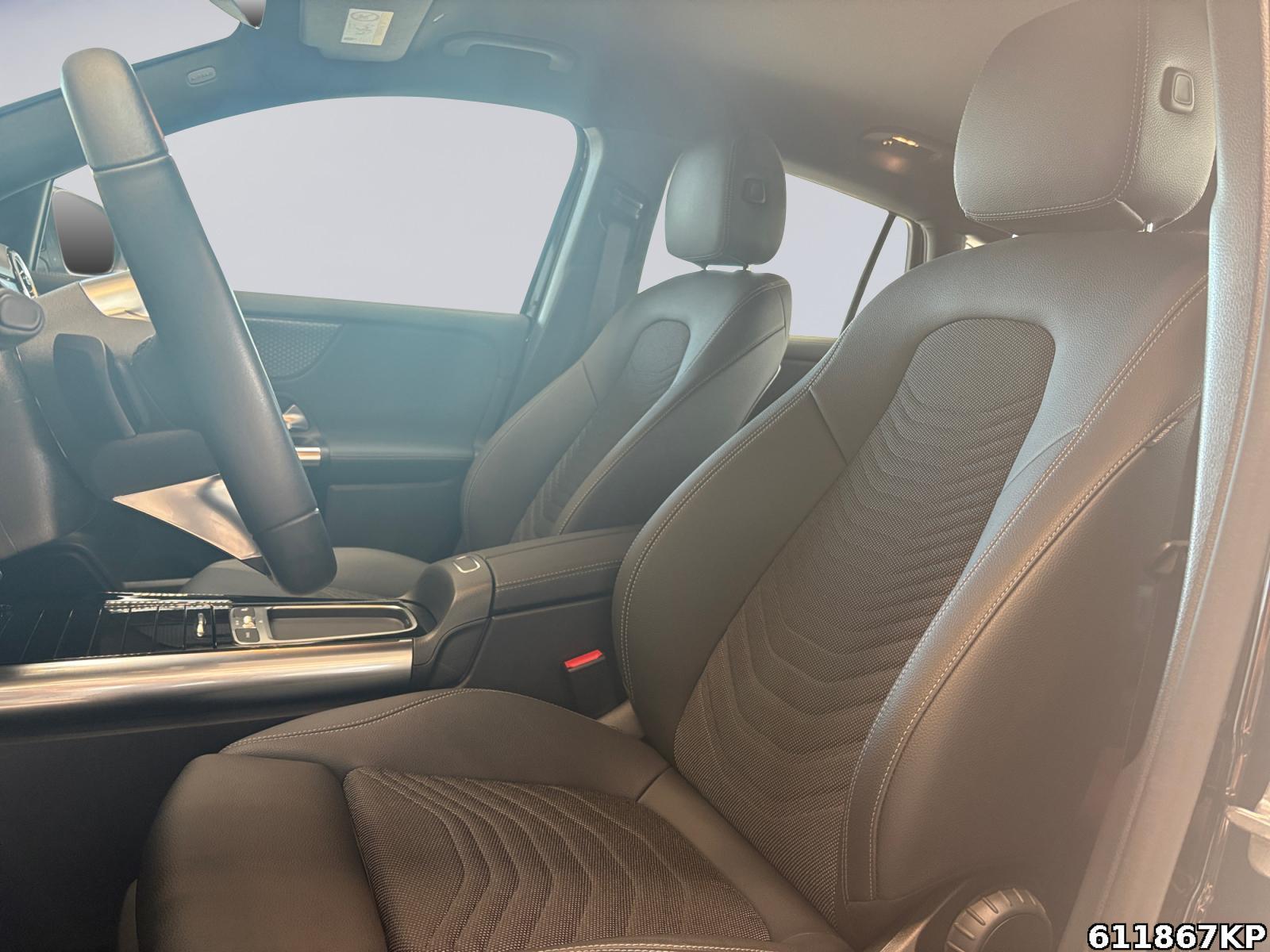 Fahrzeugabbildung Mercedes-Benz GLA 200 Progressive AHK Advanced DAB Kamera