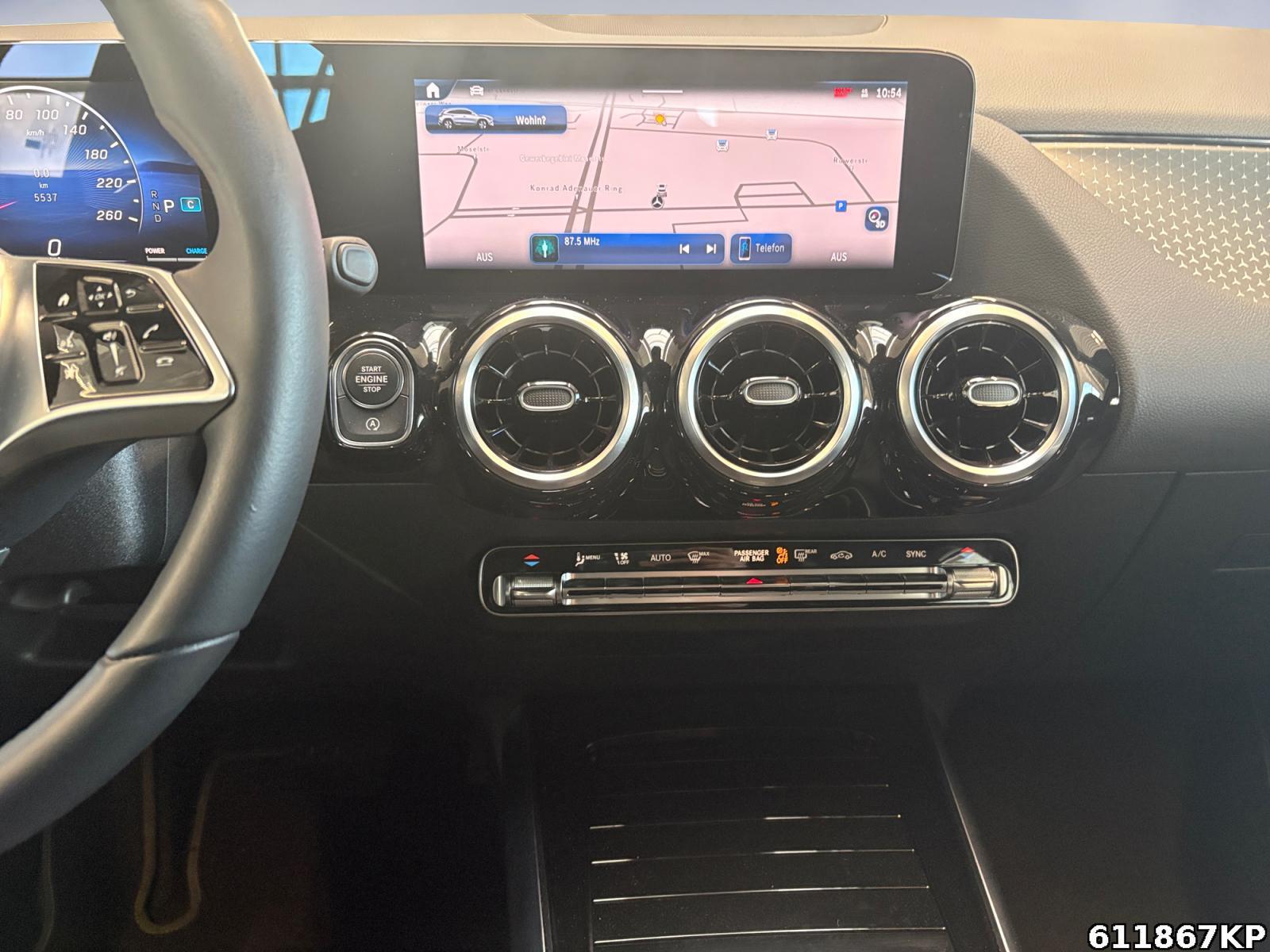 Fahrzeugabbildung Mercedes-Benz GLA 200 Progressive AHK Advanced DAB Kamera
