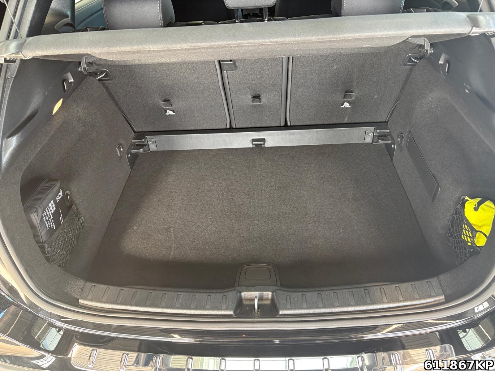 Fahrzeugabbildung Mercedes-Benz GLA 200 Progressive AHK Advanced DAB Kamera