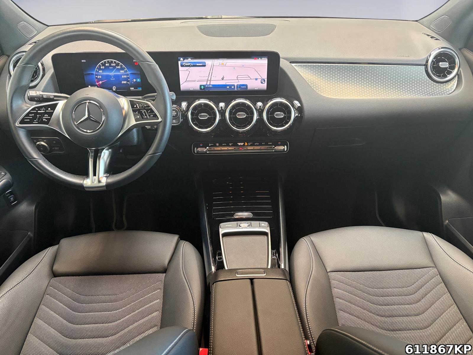 Fahrzeugabbildung Mercedes-Benz GLA 200 Progressive AHK Advanced DAB Kamera