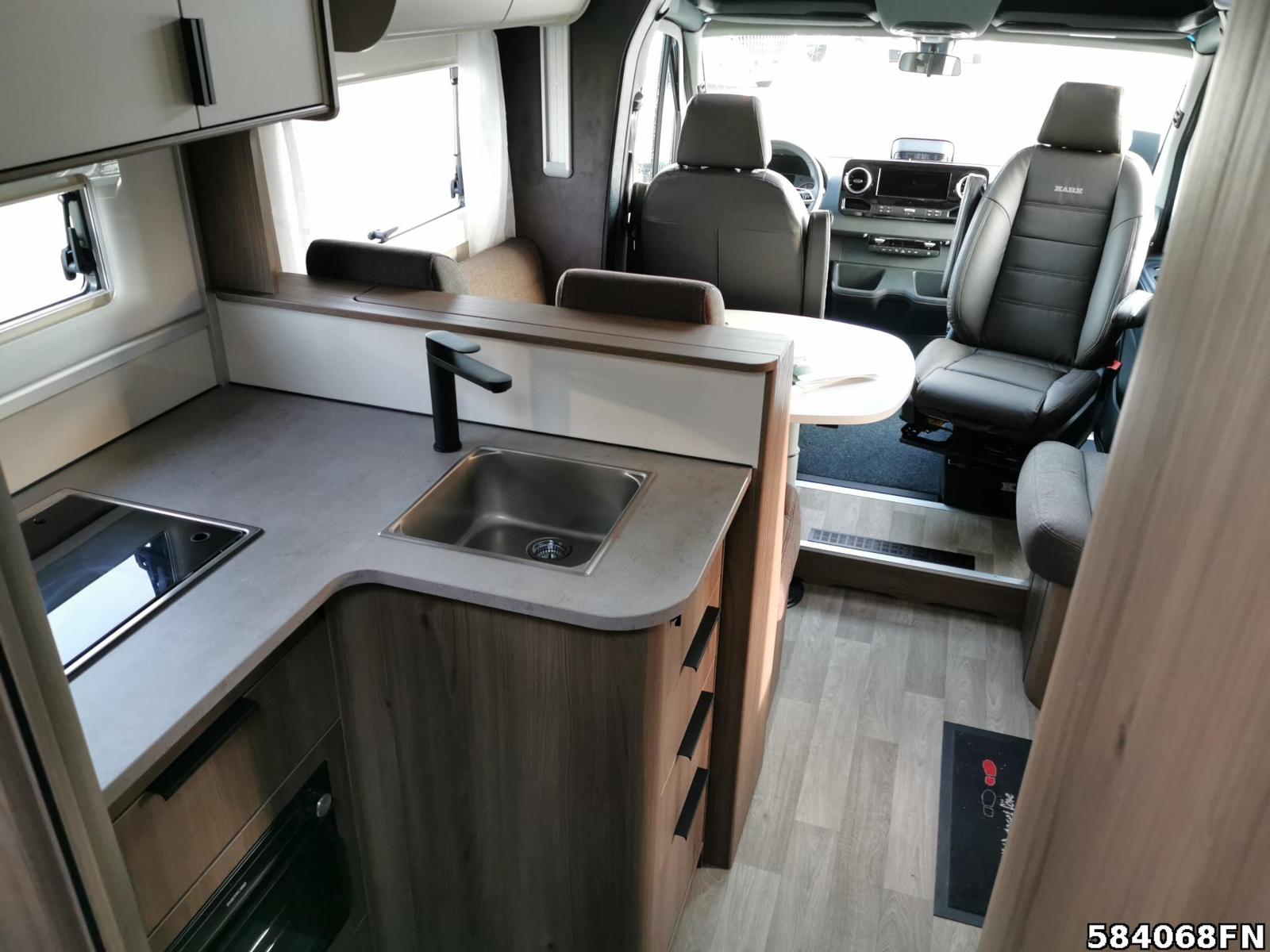 Fahrzeugabbildung Kabe TM Royal X 810 LGB 