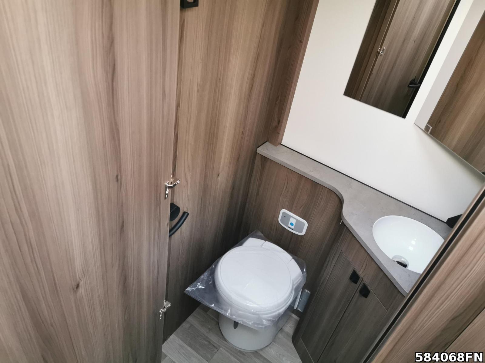 Fahrzeugabbildung Kabe TM Royal X 810 LGB 
