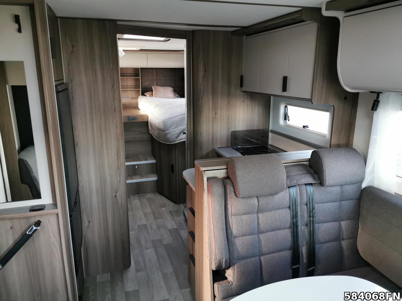 Fahrzeugabbildung Kabe TM Royal X 810 LGB 