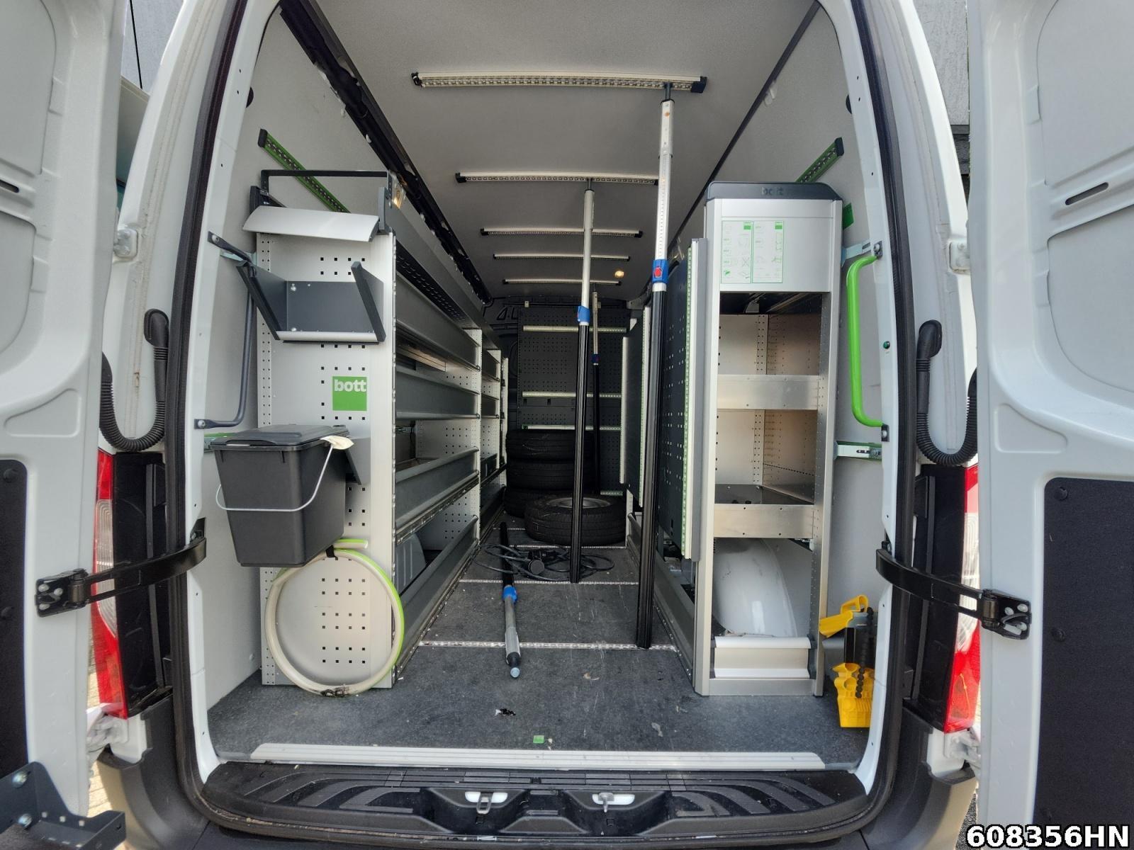 Fahrzeugabbildung Mercedes-Benz eSprinter 414 Kasten*L2H2*BOTT Regale*LED*TOP!