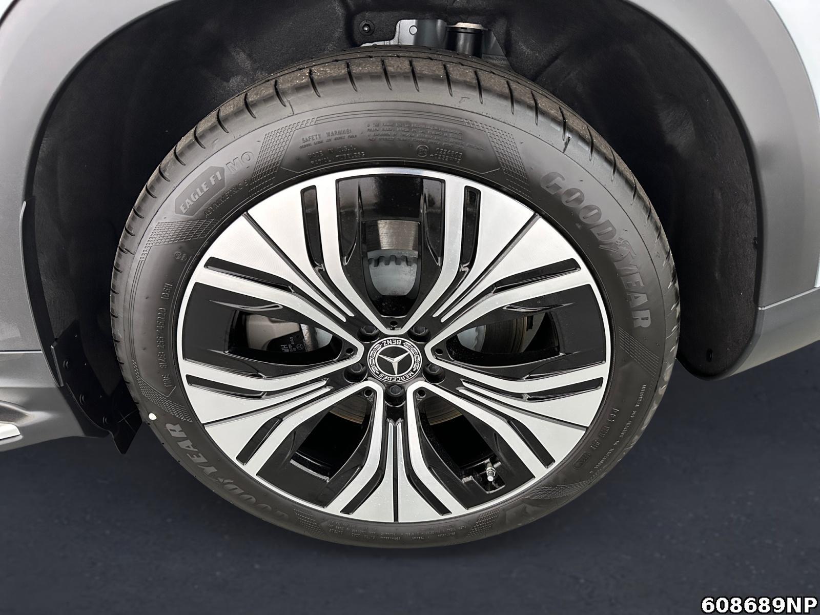 Fahrzeugabbildung Mercedes-Benz EQE SUV 350+ Electric Art AHK Distronic 360 100%