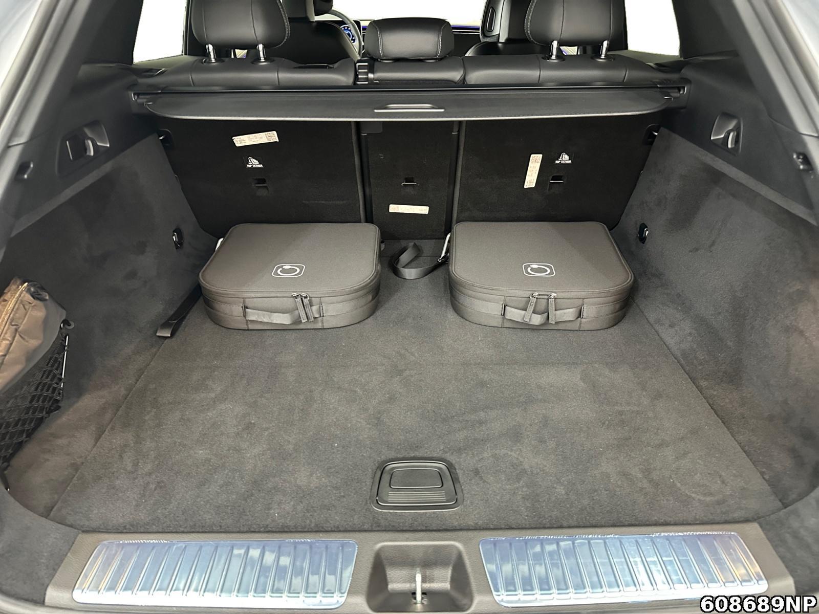 Fahrzeugabbildung Mercedes-Benz EQE SUV 350+ Electric Art AHK Distronic 360 100%