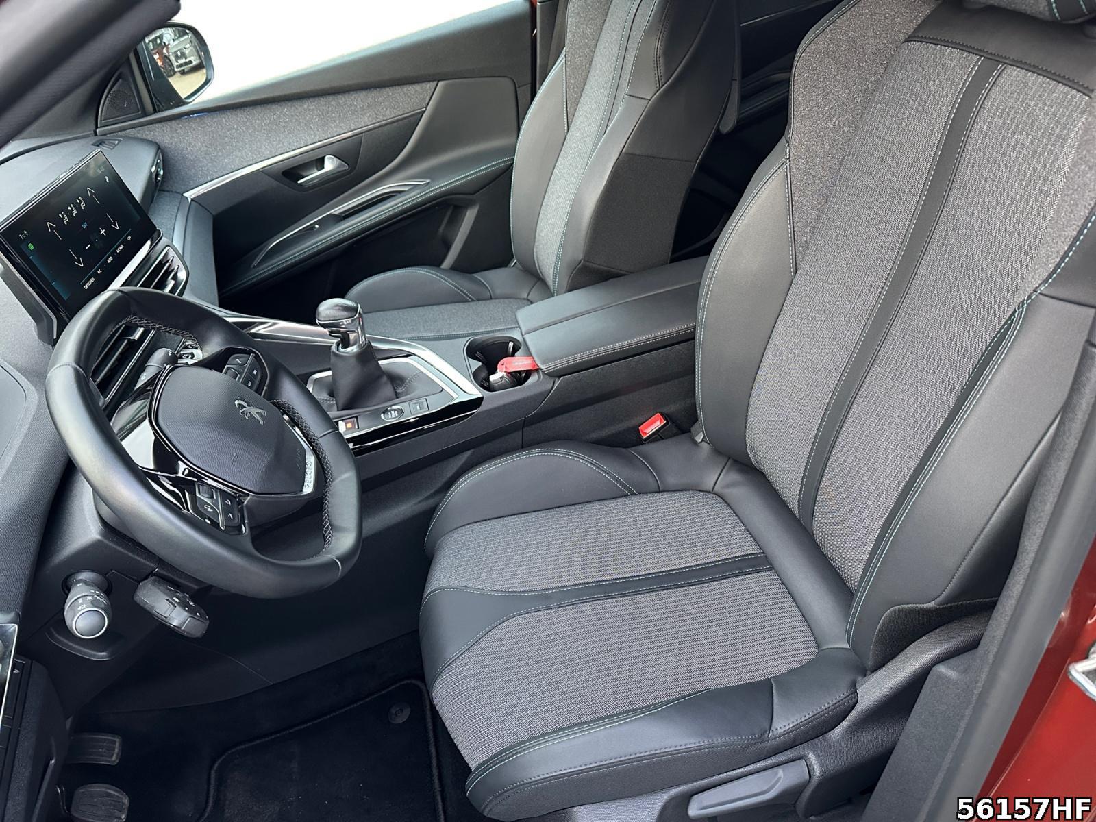 Fahrzeugabbildung Peugeot 5008 1.2 PureTech 130, Allure Pack