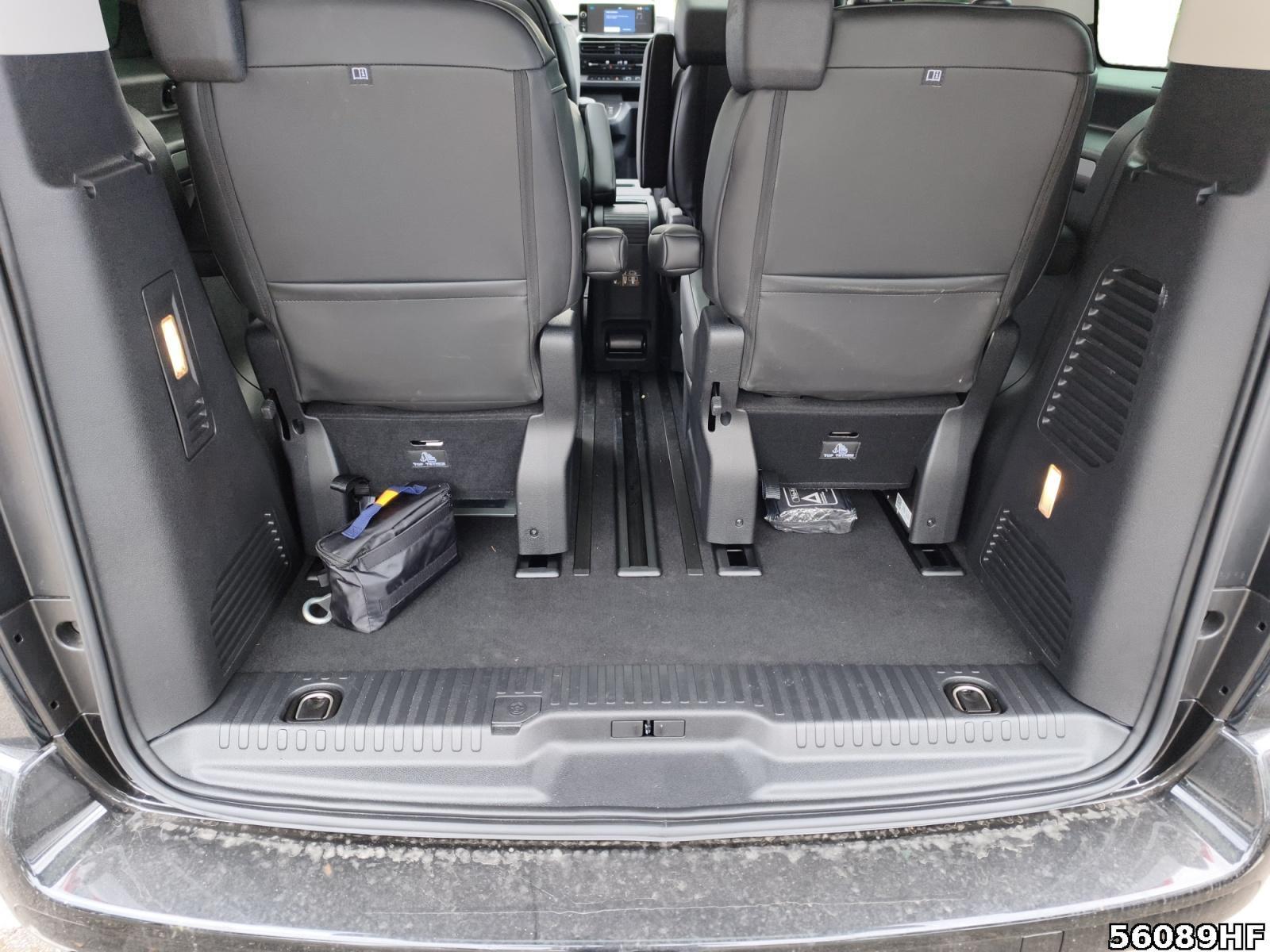 Fahrzeugabbildung Citroën SpaceTourer Max M 180 PS AT