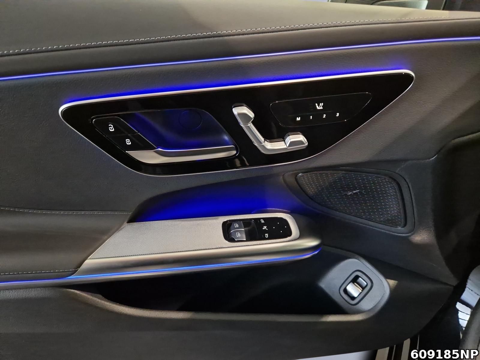 Fahrzeugabbildung Mercedes-Benz CLE 300 4M AMG Coupé Pano Digital-Light 360°