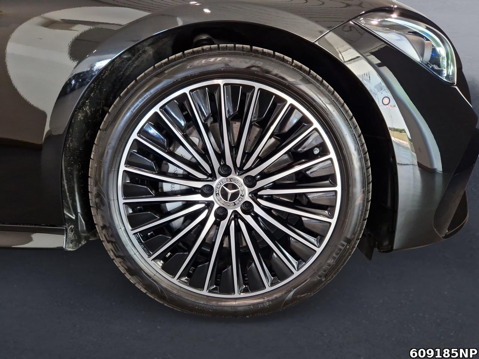 Fahrzeugabbildung Mercedes-Benz CLE 300 4M AMG Coupé Pano Digital-Light 360°