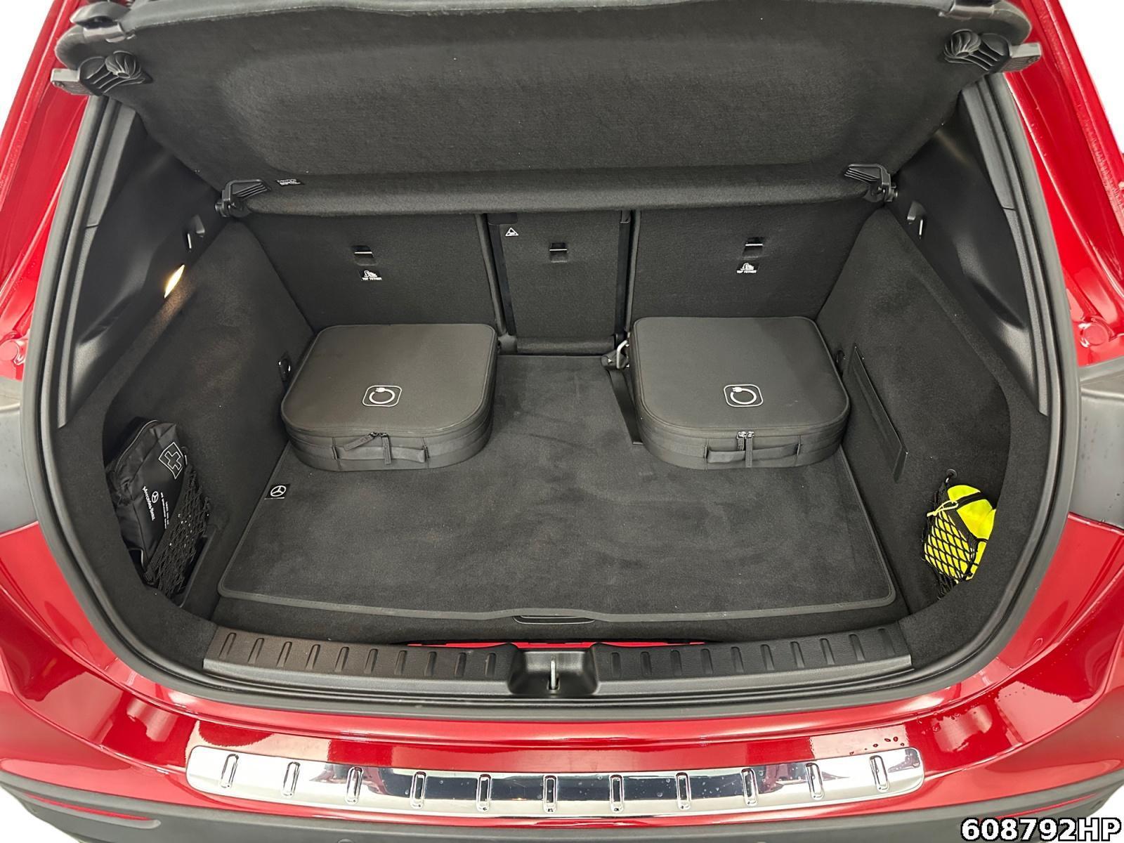 Fahrzeugabbildung Mercedes-Benz GLA 250 e AMG Night Pano Burmester Distronic AHK