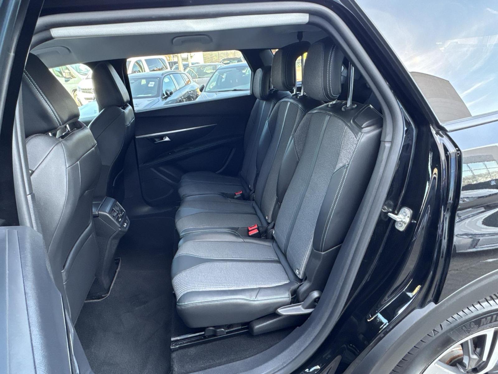 Fahrzeugabbildung Peugeot 5008 Allure 7 SITZER+NAVI+CARPLAY