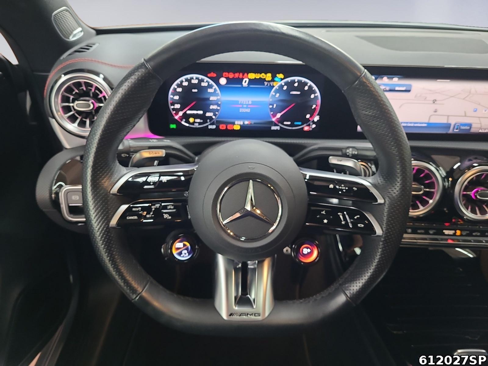 Fahrzeugabbildung Mercedes-Benz CLA 35 AMG 4M Coupé AMG Pano Night AeroPaket