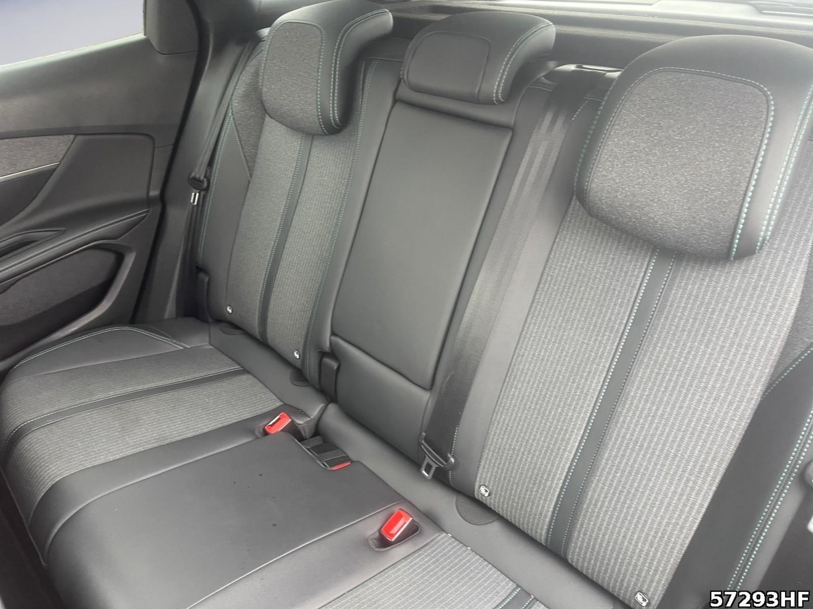 Fahrzeugabbildung Peugeot 3008 Allure Pack MOPF +SHZ+RFK+CARPLAY+LED