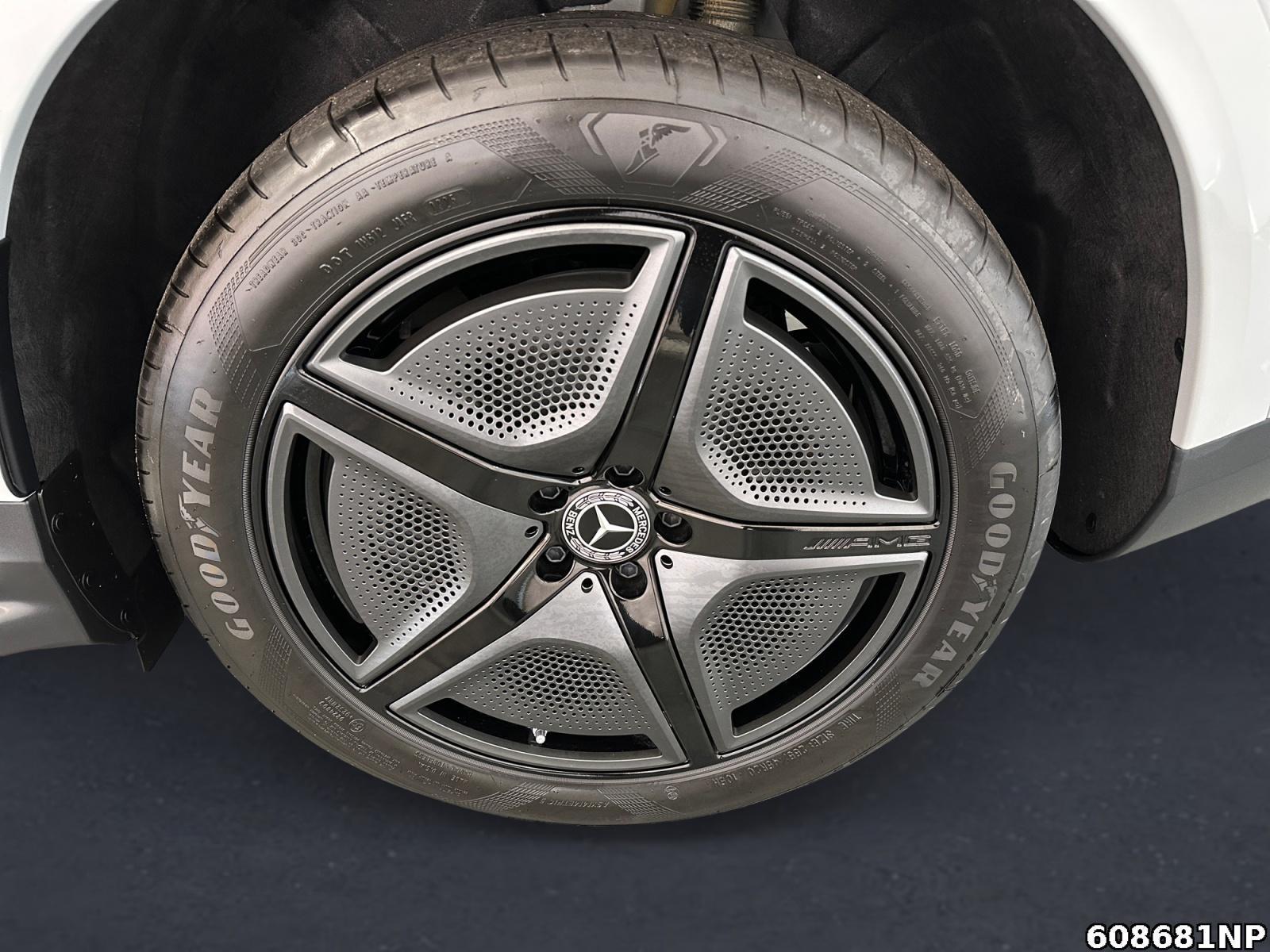 Fahrzeugabbildung Mercedes-Benz EQE SUV 350+ AMG Airmatic AHK Memory Distro. 20