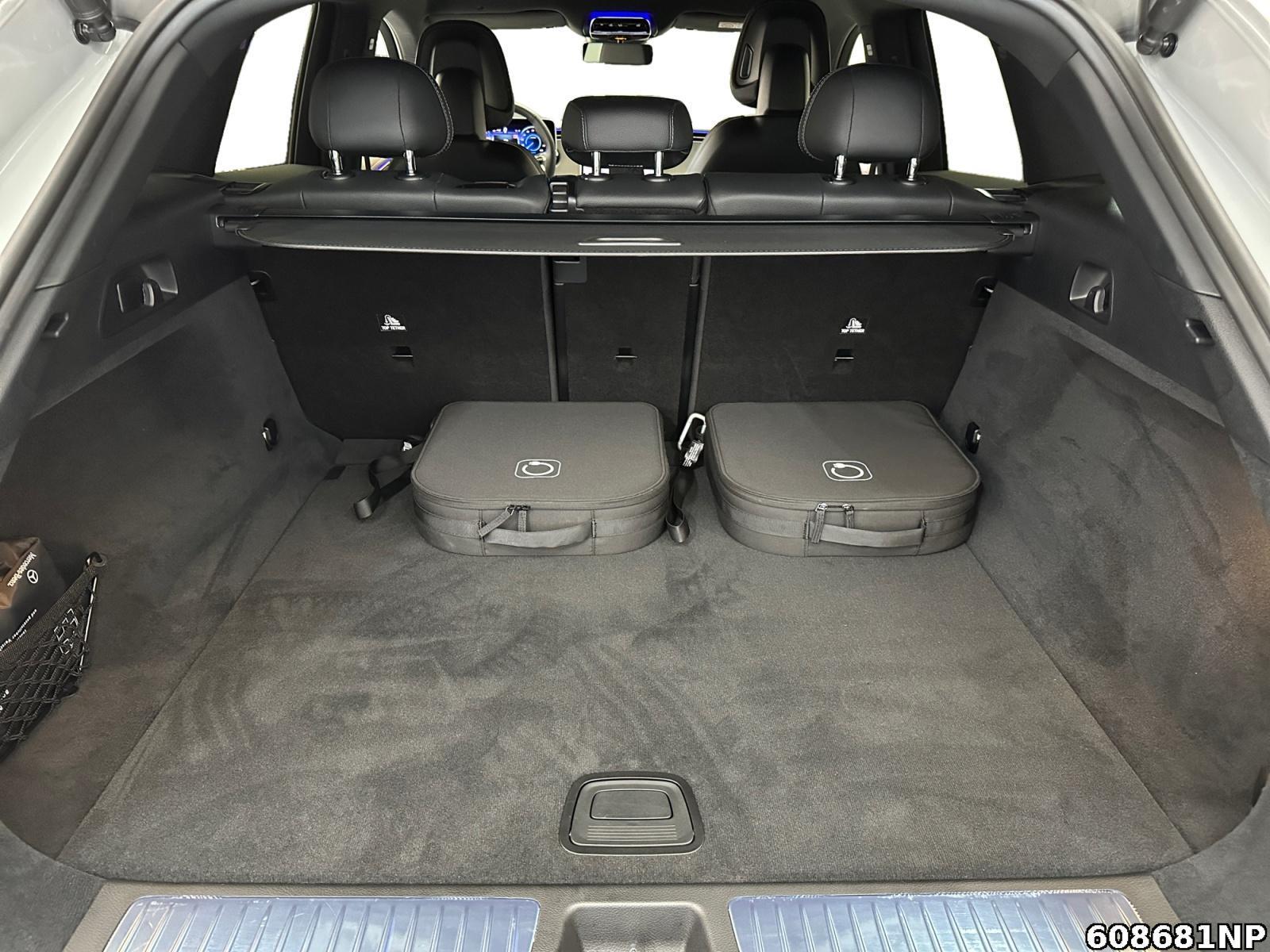 Fahrzeugabbildung Mercedes-Benz EQE SUV 350+ AMG Airmatic AHK Memory Distro. 20