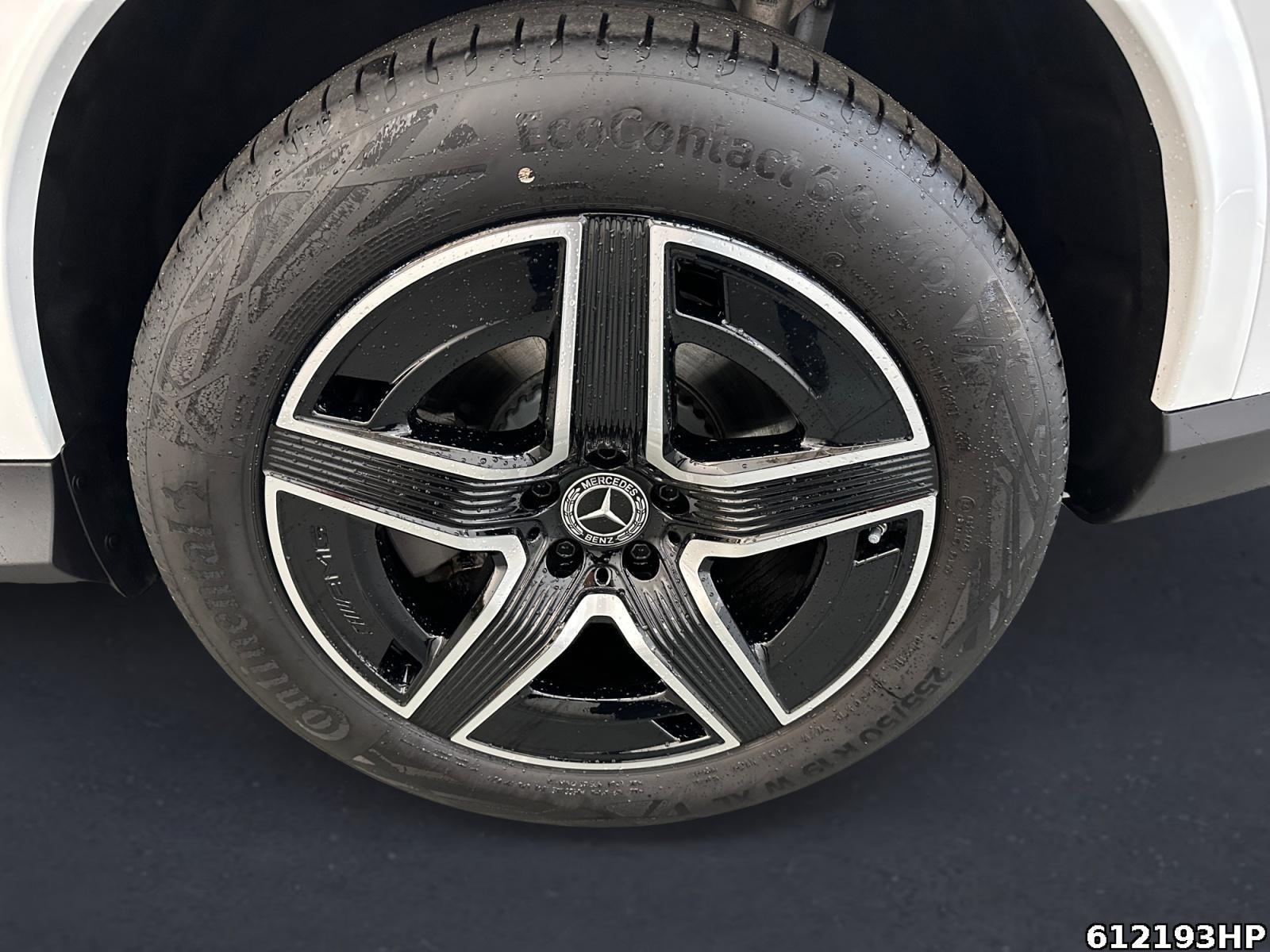 Fahrzeugabbildung Mercedes-Benz GLC 300 e 4M AMG AHK Digital Light Keyless 360°