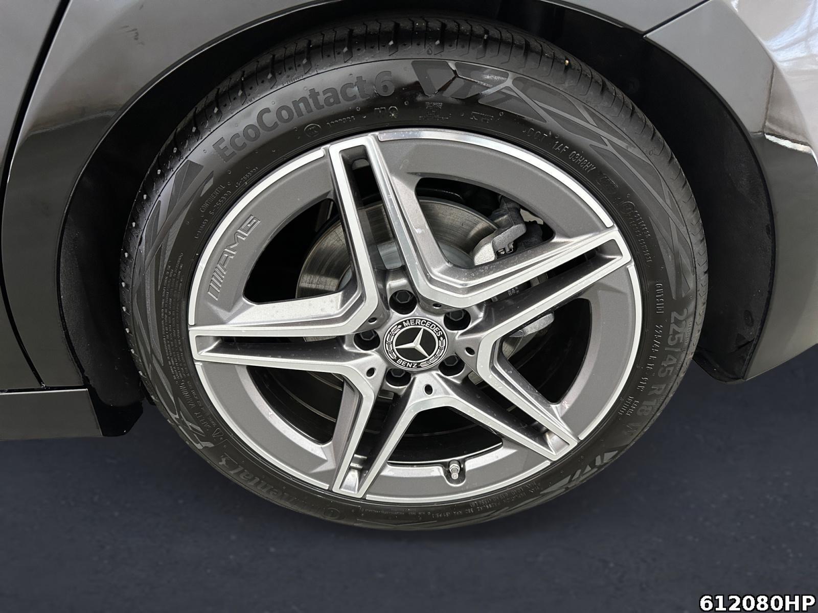 Fahrzeugabbildung Mercedes-Benz A 200 AMG AHK Keyless Distronic Kamera Ambiente