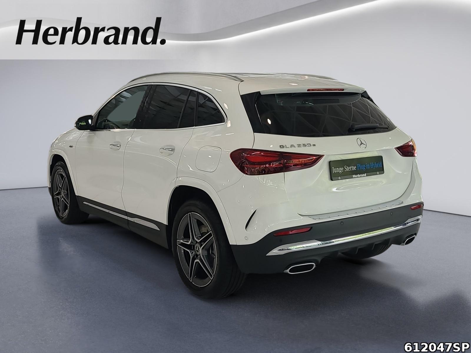 Fahrzeugabbildung Mercedes-Benz GLA 250 e AMG Pano Keyless 360° AHK Totwinkel