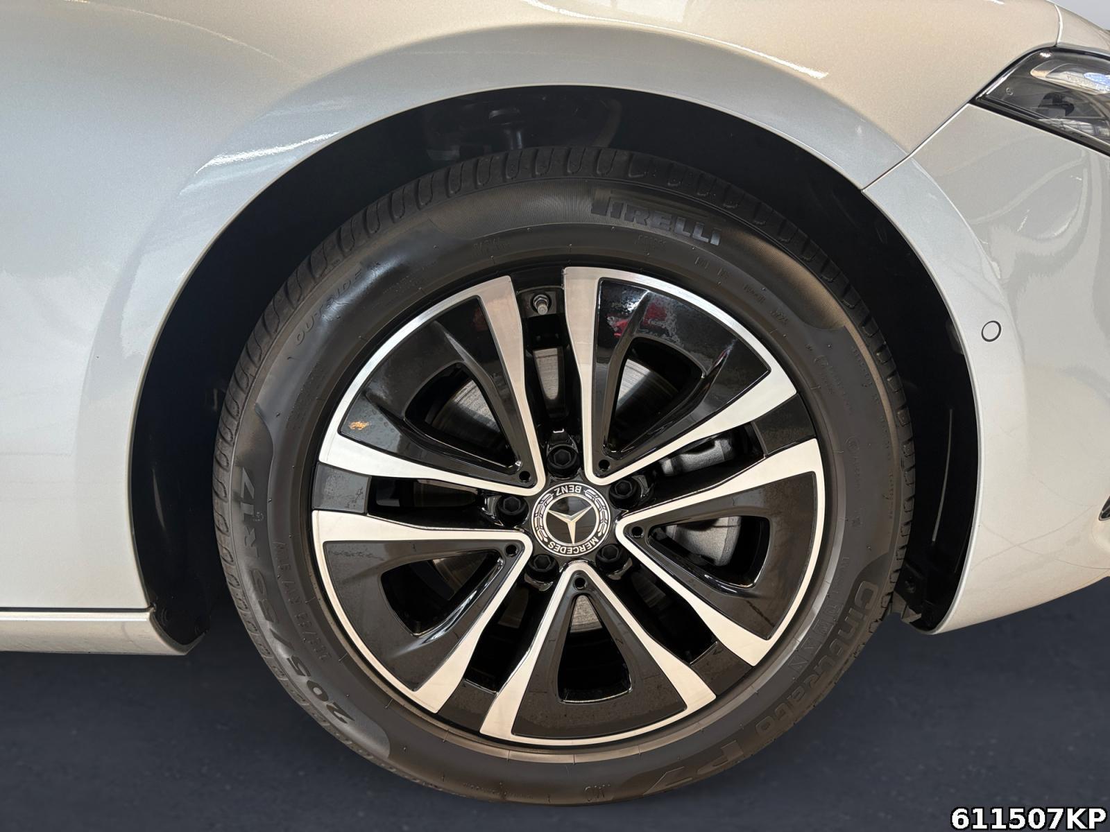 Fahrzeugabbildung Mercedes-Benz A 180 Progressive AHK Kamera Standheizung LED