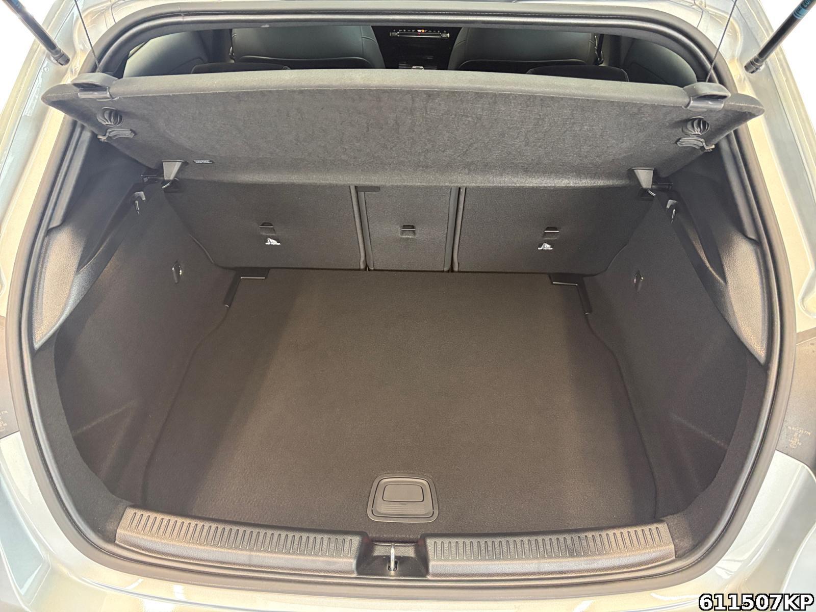 Fahrzeugabbildung Mercedes-Benz A 180 Progressive AHK Kamera Standheizung LED