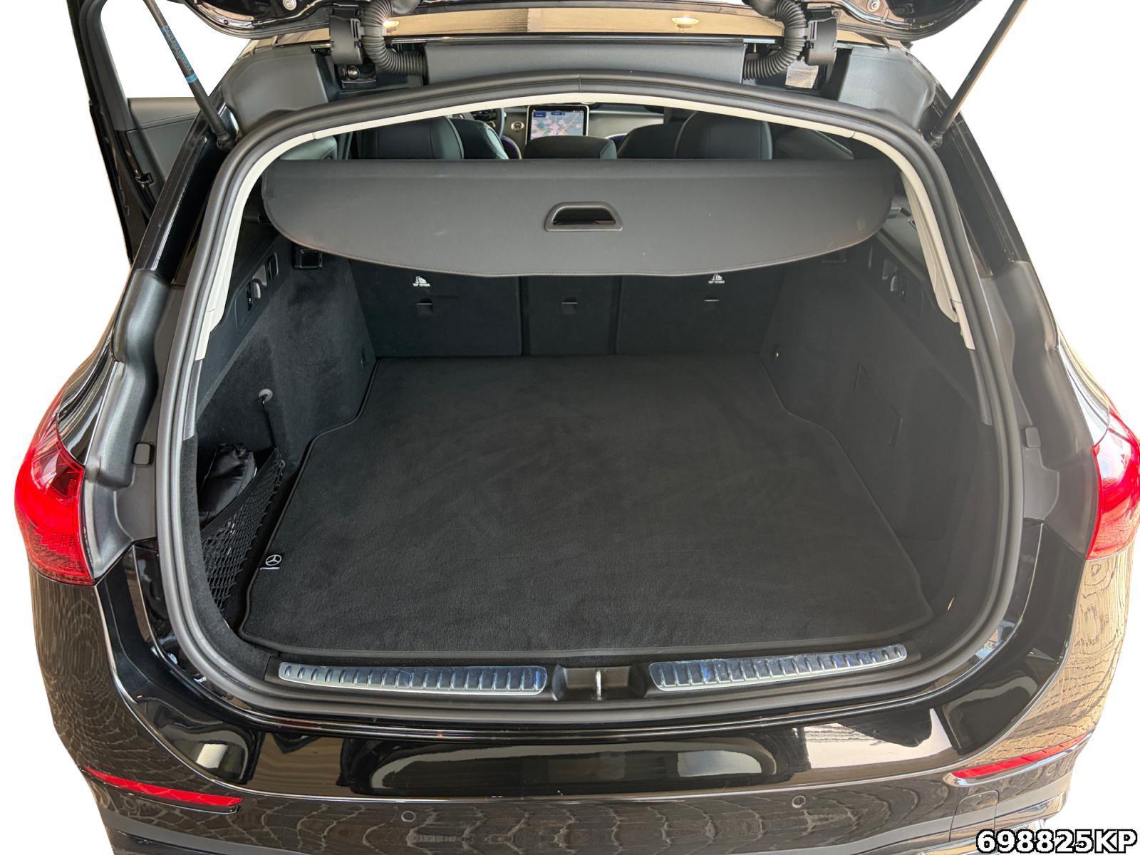 Fahrzeugabbildung Mercedes-Benz C 180 T AMG Night AHK Pano Memory Ambiente+ 18