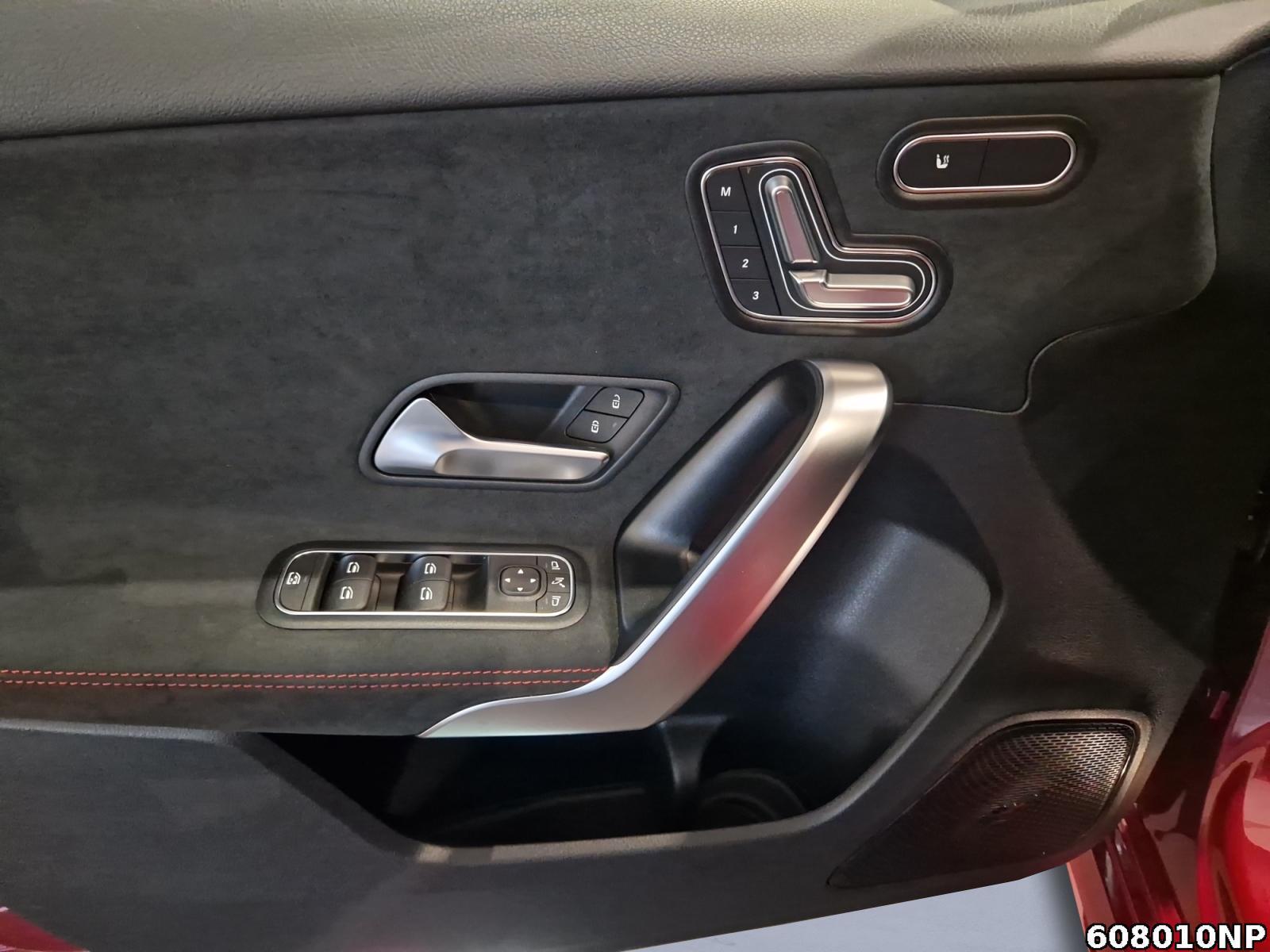 Fahrzeugabbildung Mercedes-Benz A 180 AMG 360° Memory Pano HUD Multibeam 19