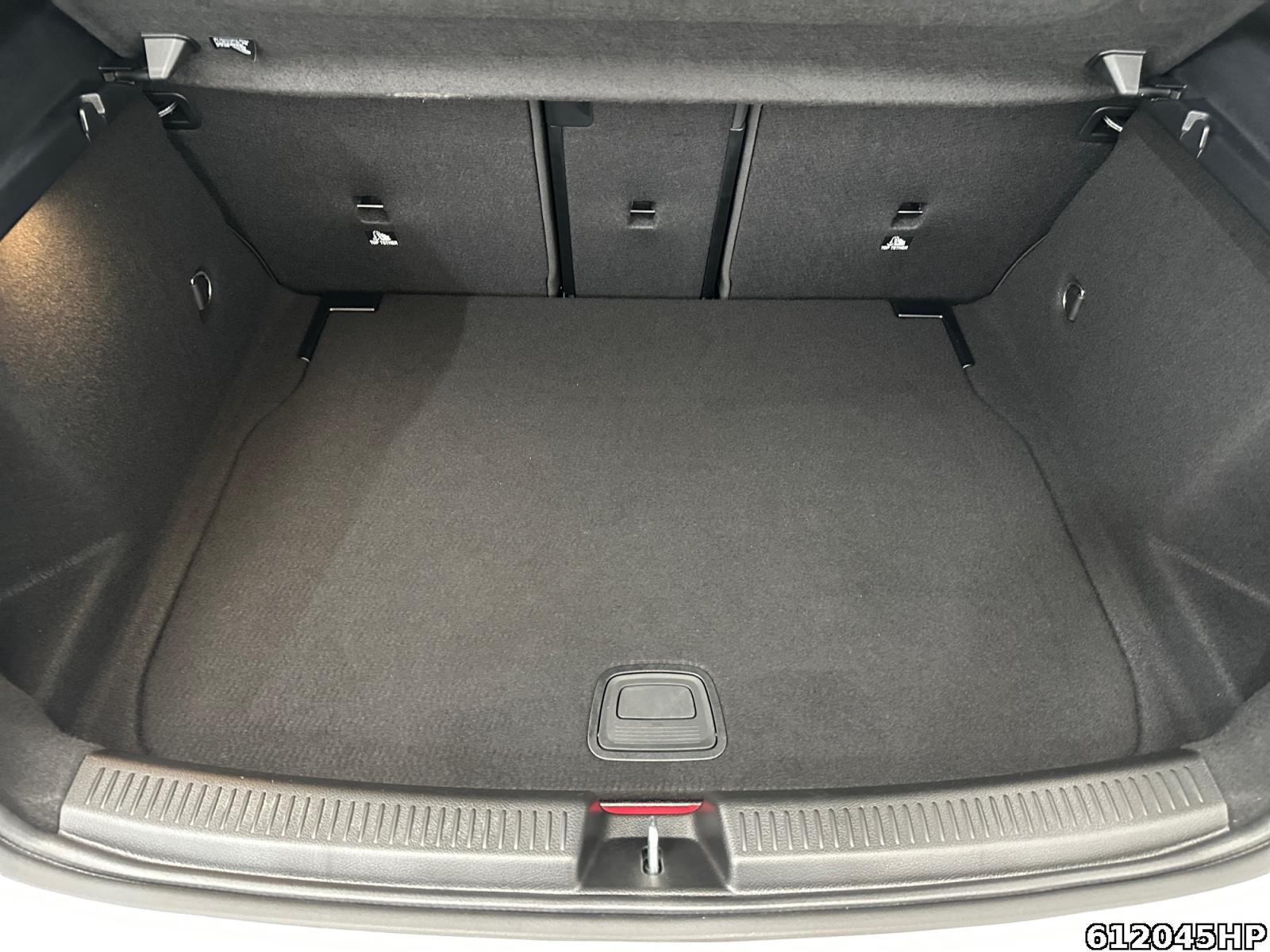 Fahrzeugabbildung Mercedes-Benz A 200 AMG AHK Night Distronic Kamera Keyless Amb