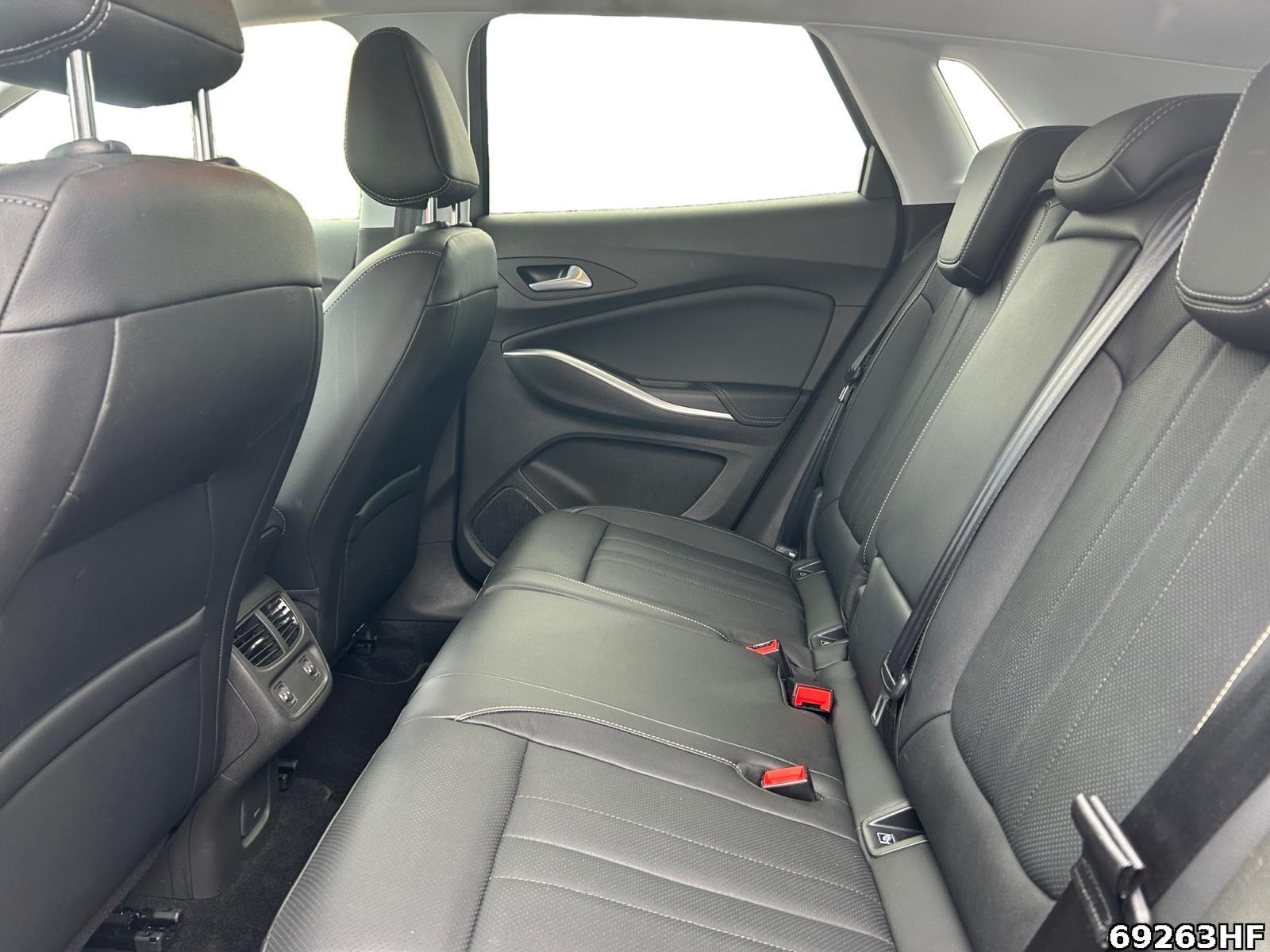 Fahrzeugabbildung Opel Grandland X 1.2 Turbo Ultimate (EURO 6d)