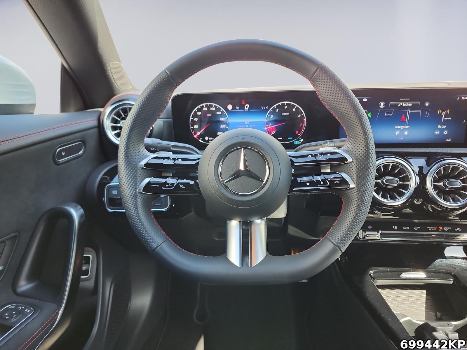Fahrzeugabbildung Mercedes-Benz CLA 200 AMG AHK Ambiente KEYLESS LED CarPlay 19